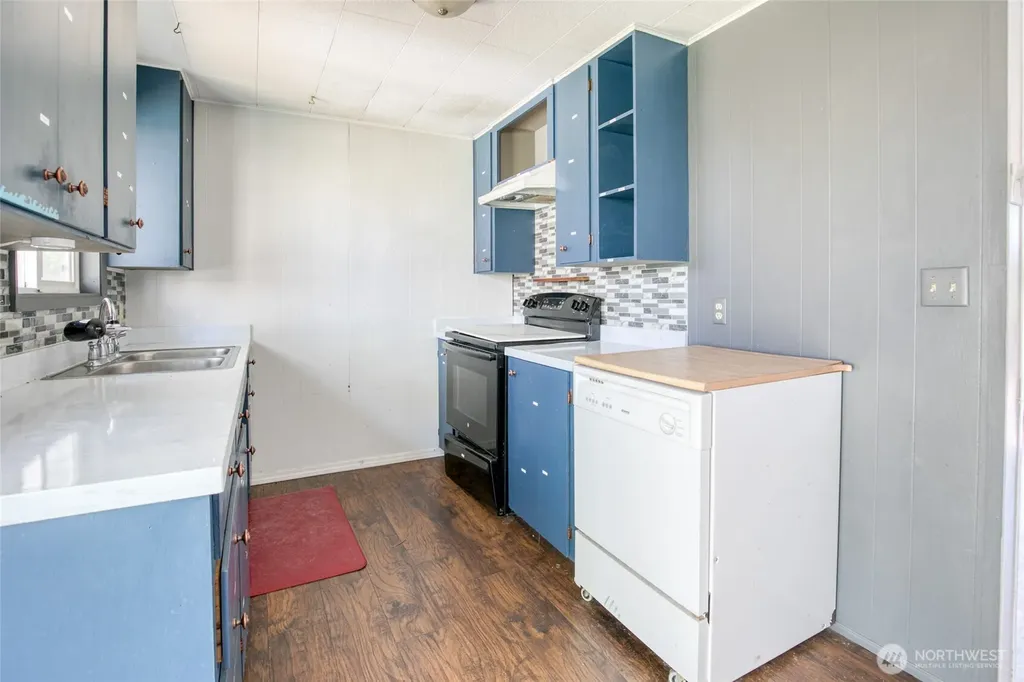 516 Sand Dune Avenue SW Ocean Shores WA 98569