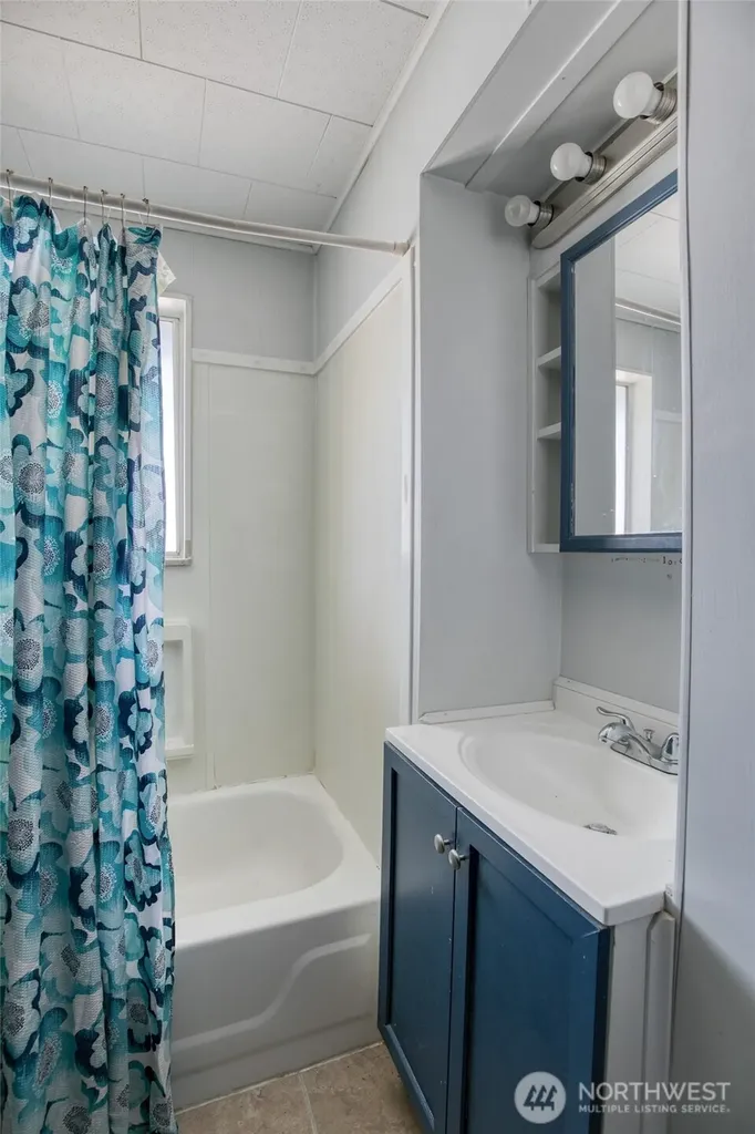 516 Sand Dune Avenue SW Ocean Shores WA 98569