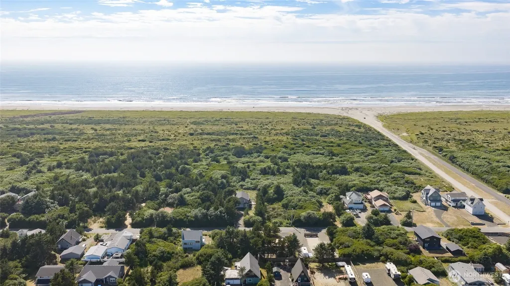 516 Sand Dune Avenue SW Ocean Shores WA 98569