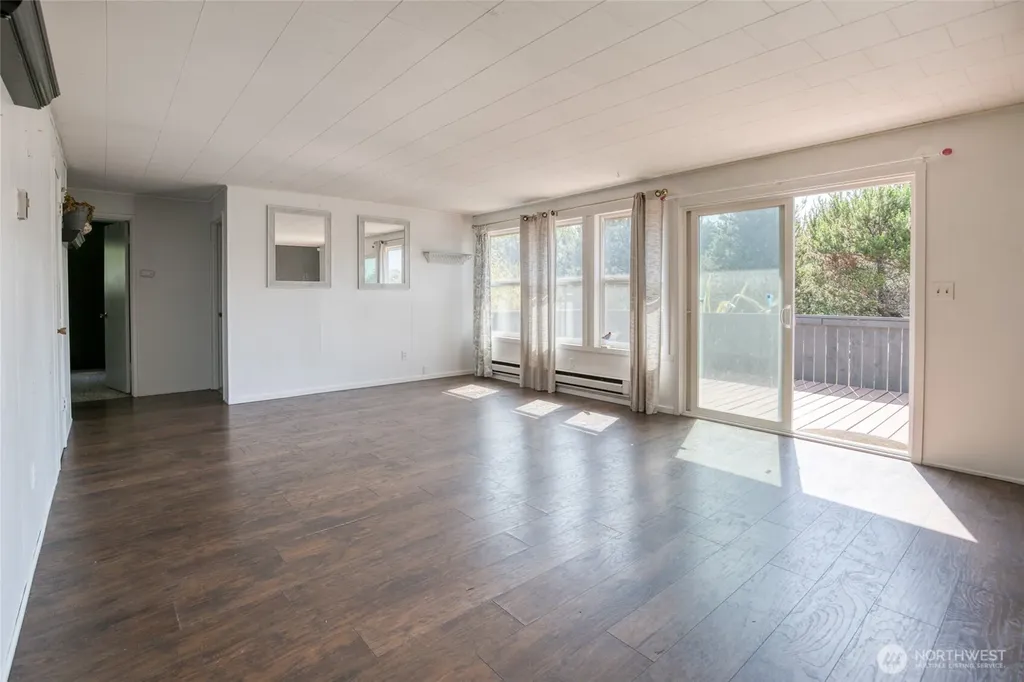 516 Sand Dune Avenue SW Ocean Shores WA 98569