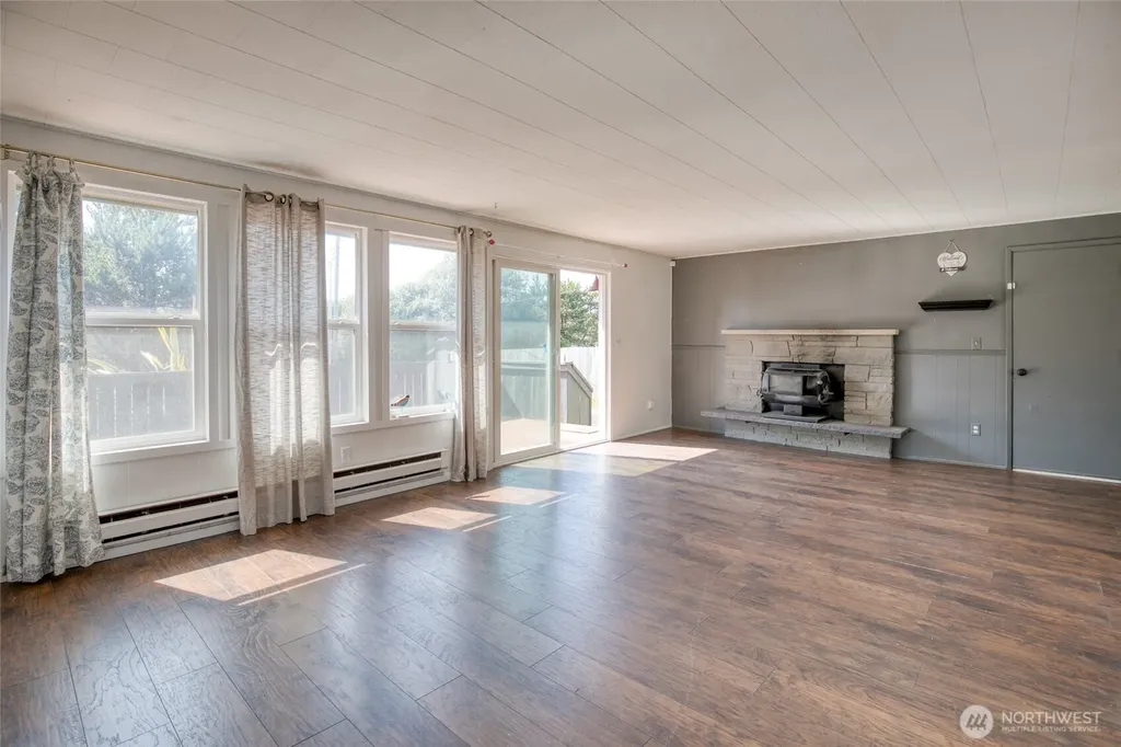 516 Sand Dune Avenue SW Ocean Shores WA 98569