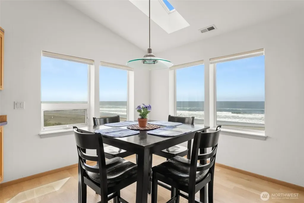 511 Dune Crest Drive Westport WA 98595