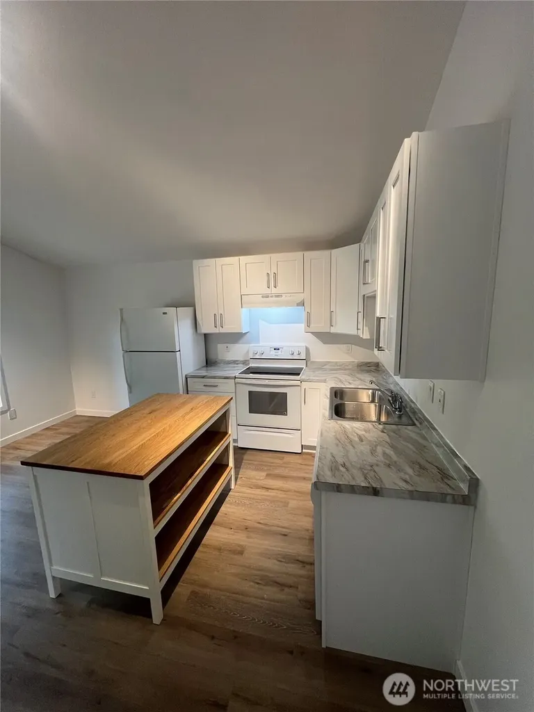 10443 17th Avenue SW Seattle WA 98146