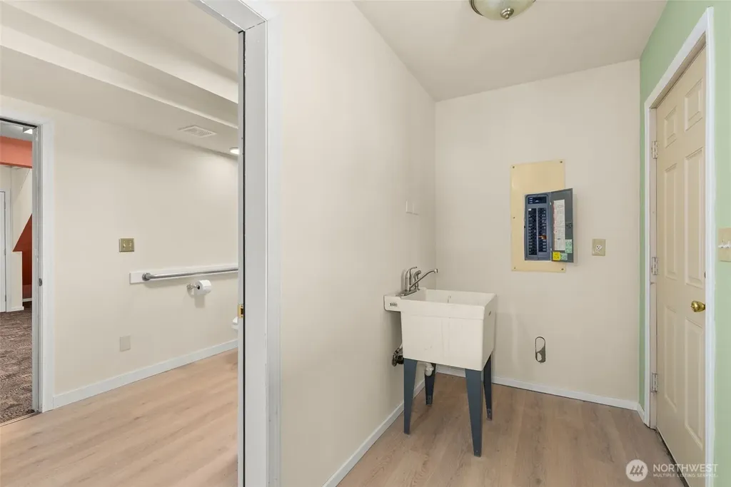 2098 State Route 105 Grayland WA 98547