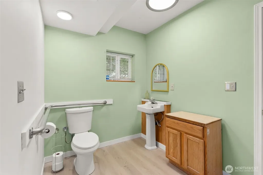 2098 State Route 105 Grayland WA 98547
