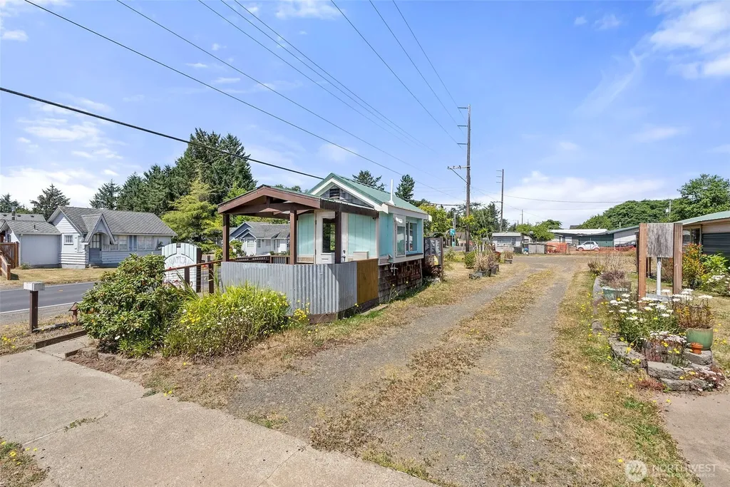 2098 State Route 105 Grayland WA 98547