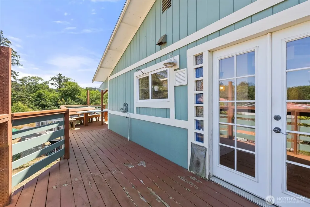 2098 State Route 105 Grayland WA 98547