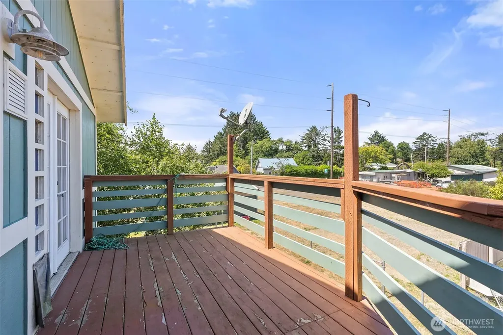 2098 State Route 105 Grayland WA 98547