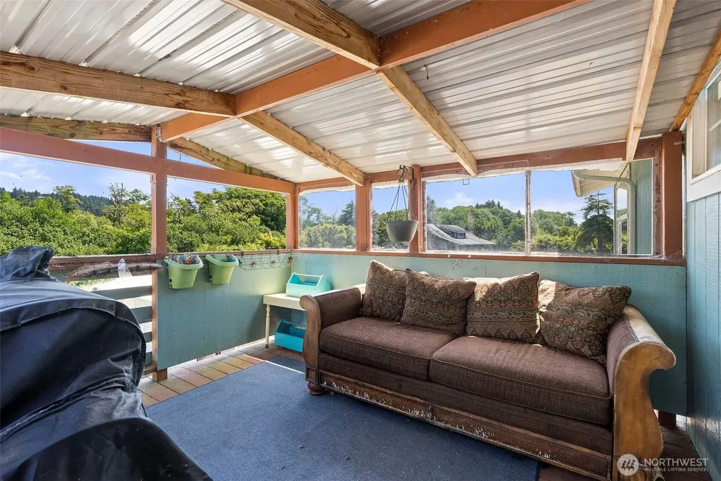 2098 State Route 105 Grayland WA 98547