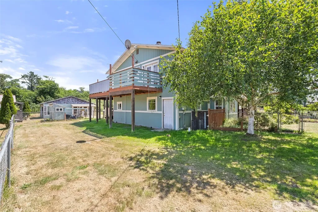 2098 State Route 105 Grayland WA 98547