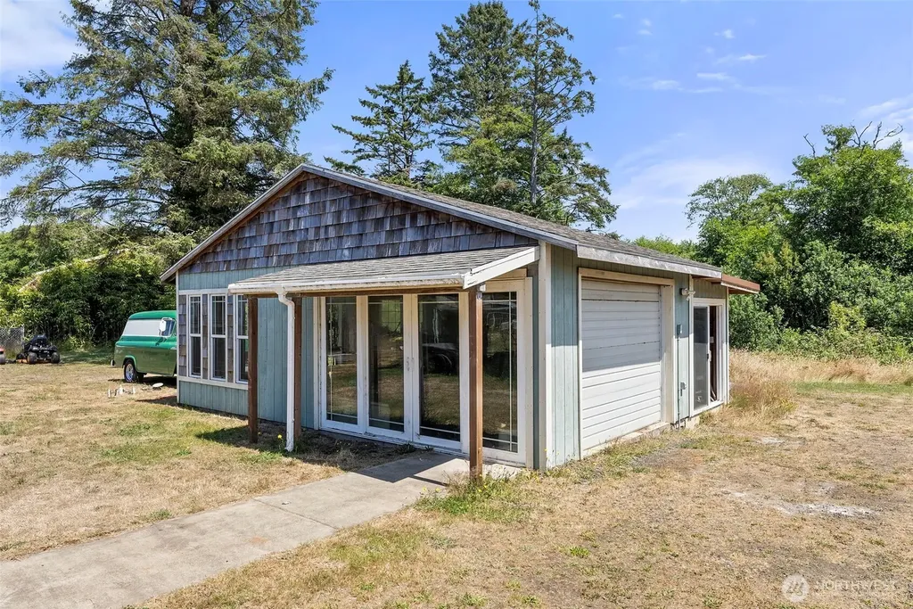 2098 State Route 105 Grayland WA 98547