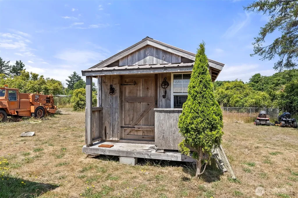 2098 State Route 105 Grayland WA 98547