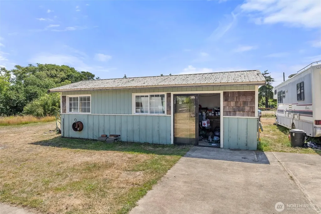 2098 State Route 105 Grayland WA 98547