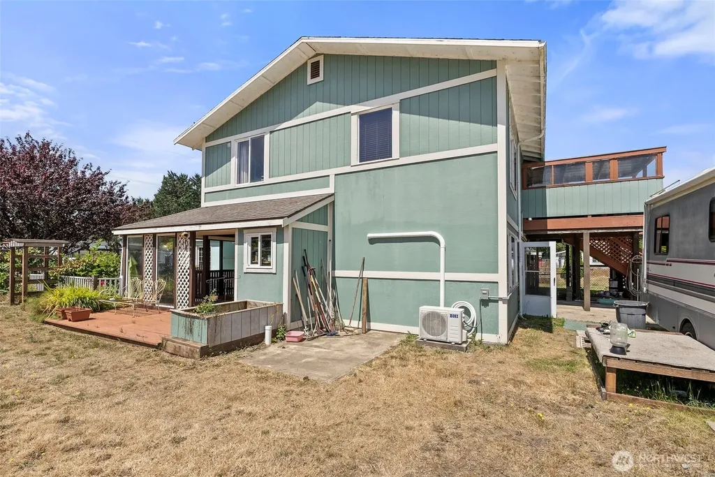 2098 State Route 105 Grayland WA 98547