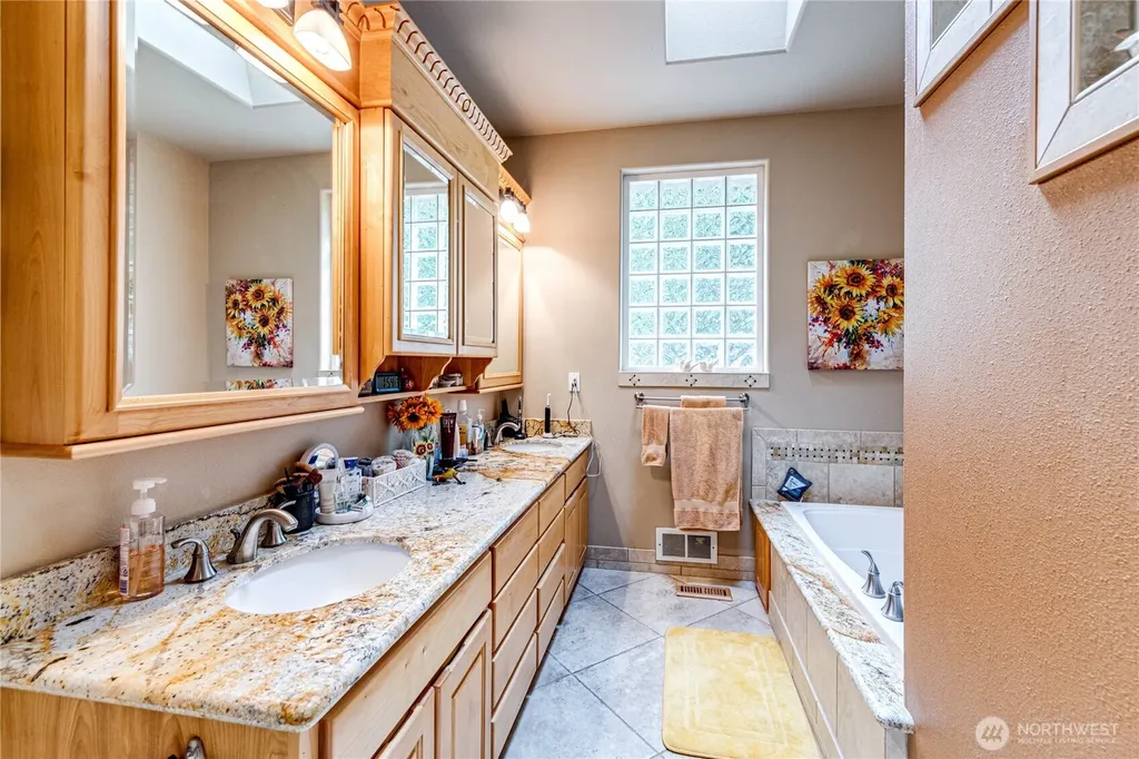 105 14th Court Sequim WA 98382