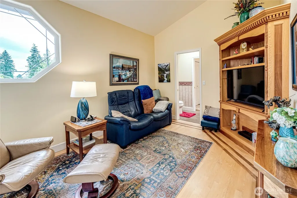 105 14th Court Sequim WA 98382