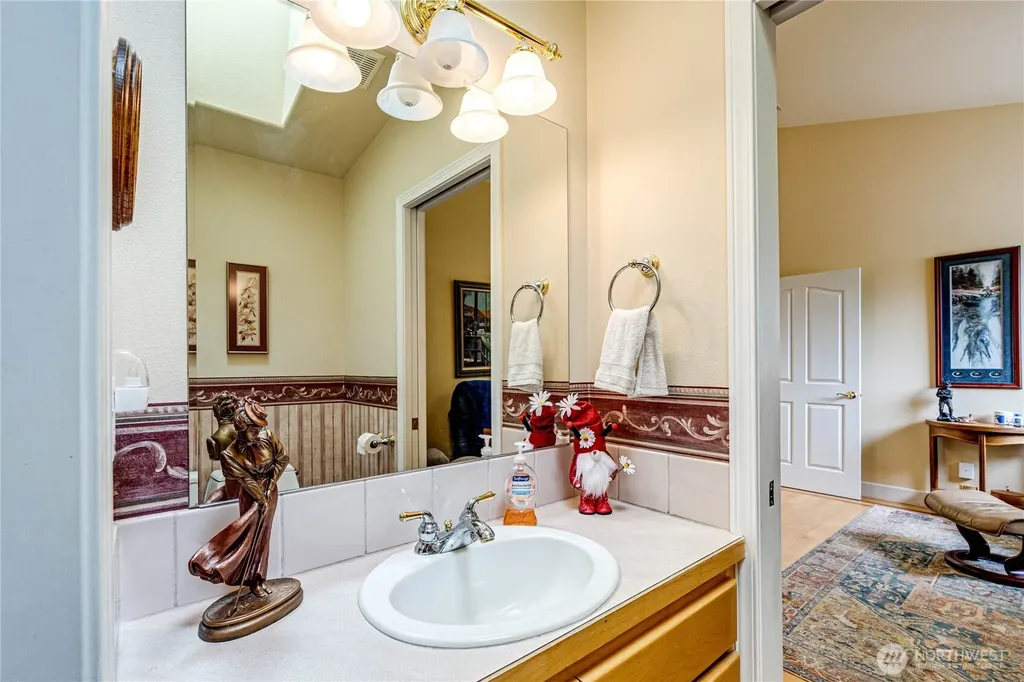 105 14th Court Sequim WA 98382
