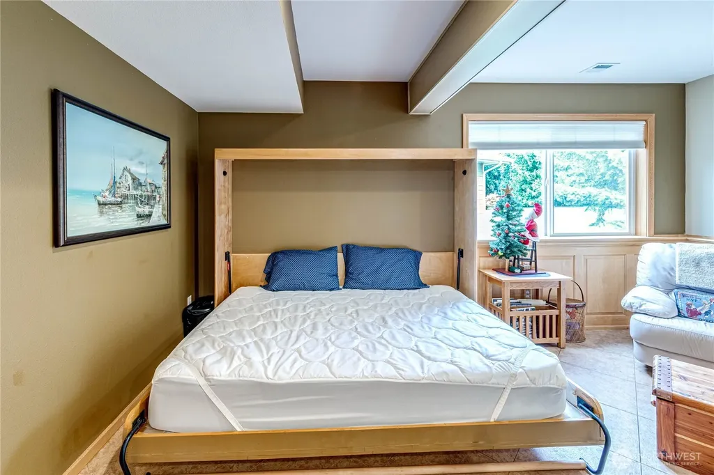 105 14th Court Sequim WA 98382