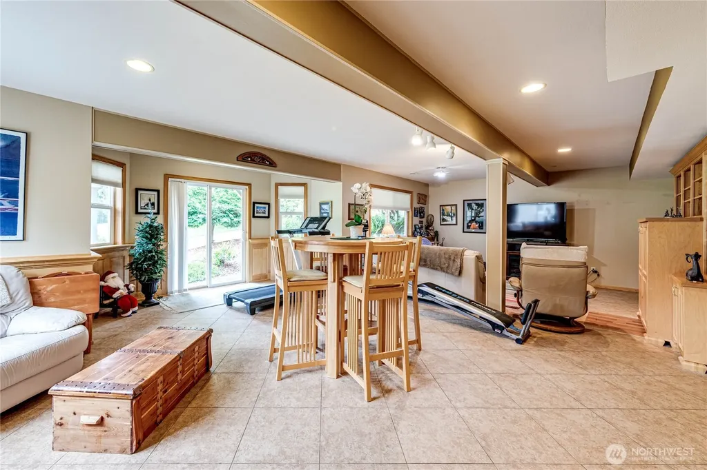 105 14th Court Sequim WA 98382