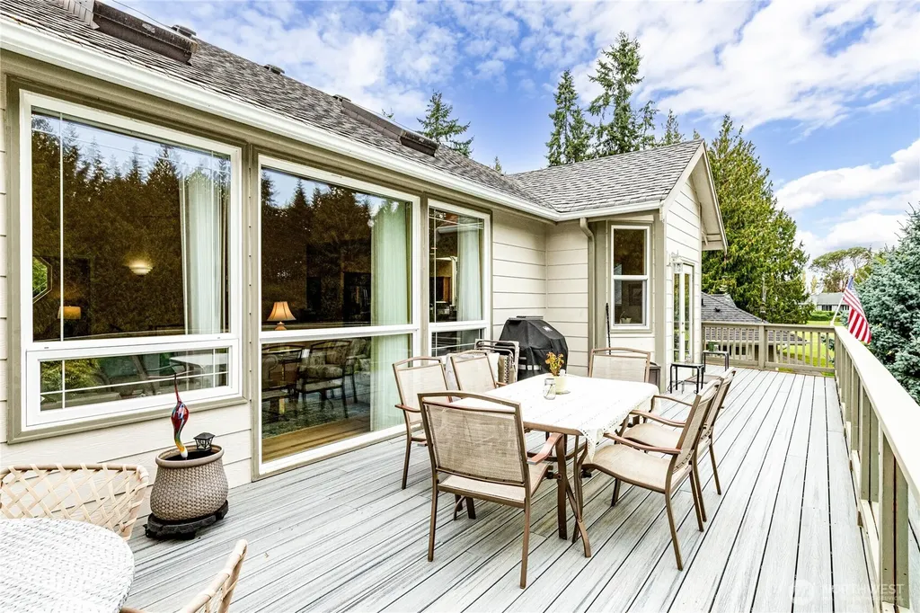 105 14th Court Sequim WA 98382