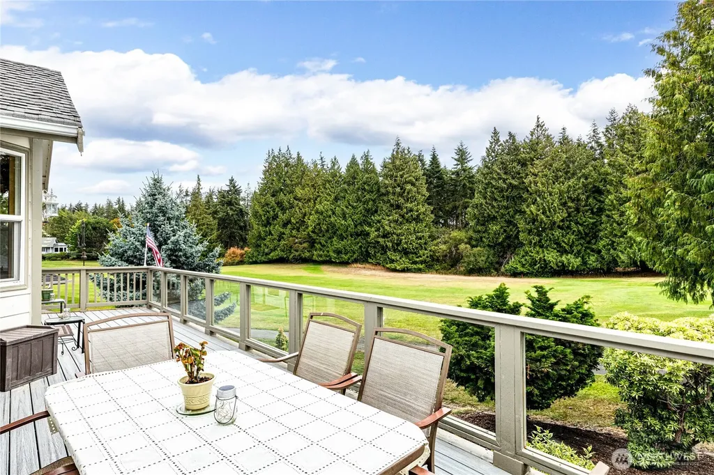 105 14th Court Sequim WA 98382