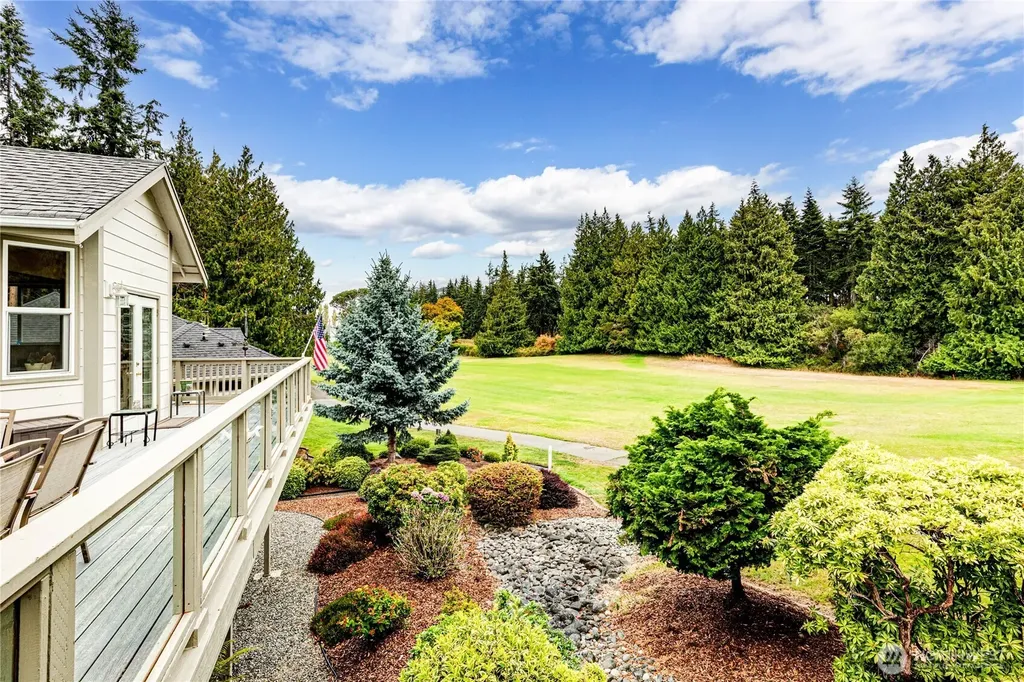 105 14th Court Sequim WA 98382
