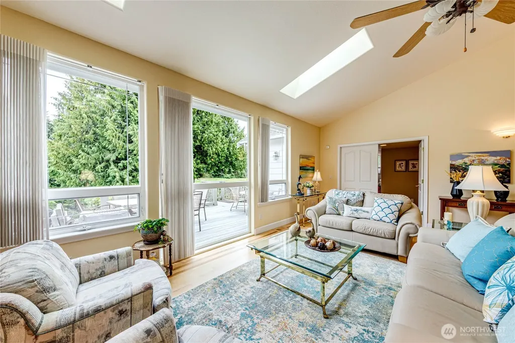 105 14th Court Sequim WA 98382