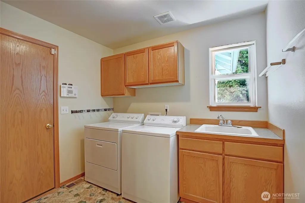 2289 Moody Lane Camano Island WA 98282