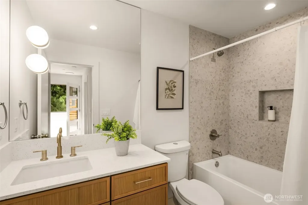 10331 Ashworth Avenue N Seattle WA 98133