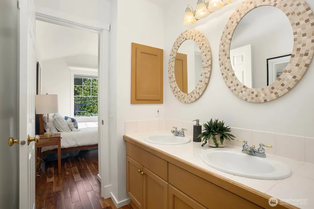 4132 248th Court SE Sammamish WA 98029