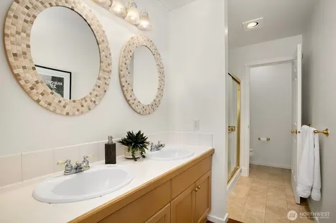 4132 248th Court SE Sammamish WA 98029