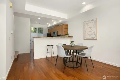 4132 248th Court SE Sammamish WA 98029