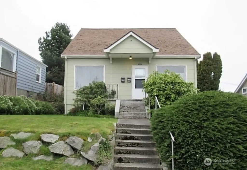 4725 35th Avenue SW Seattle WA 98126
