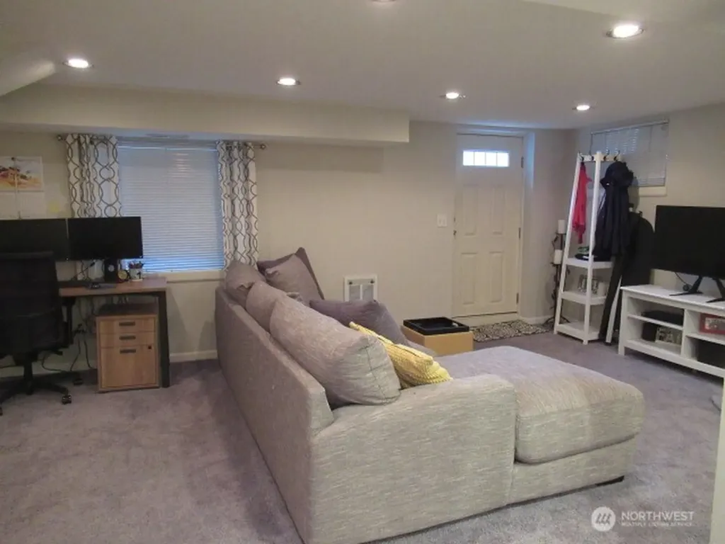 4725 35th Avenue SW Seattle WA 98126