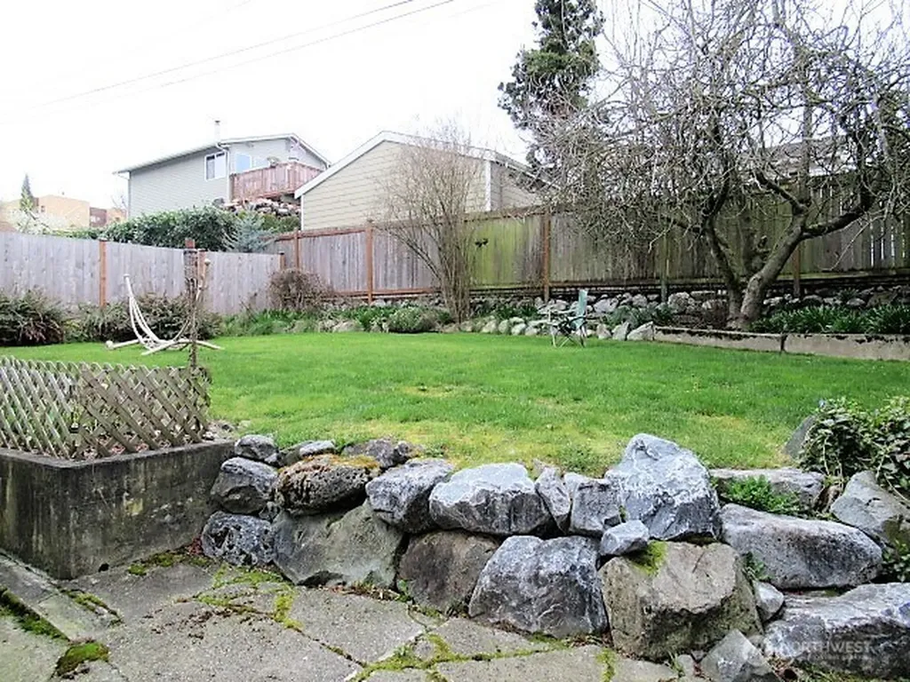 4725 35th Avenue SW Seattle WA 98126