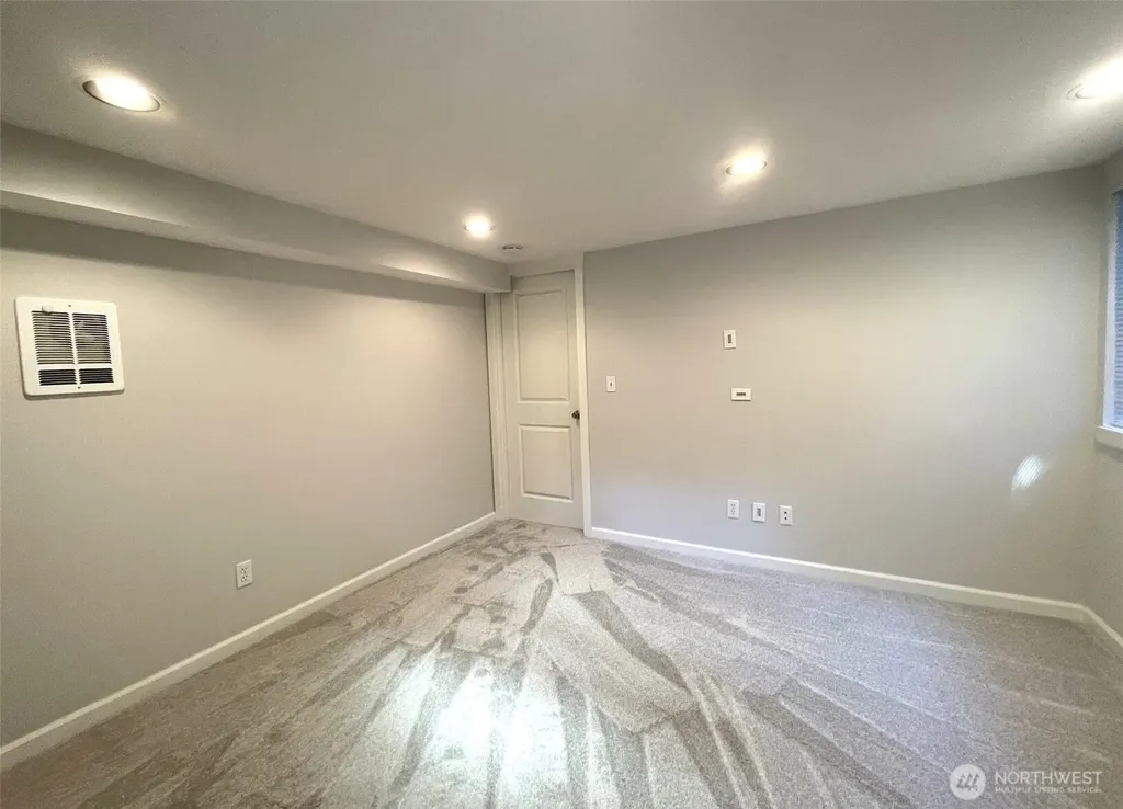 4725 35th Avenue SW Seattle WA 98126