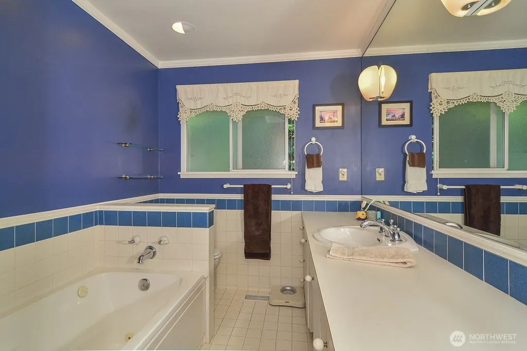 425 SW 183rd Street Normandy Park WA 98166