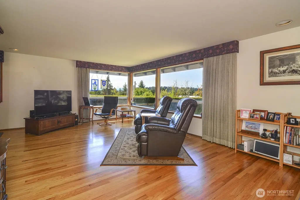 425 SW 183rd Street Normandy Park WA 98166