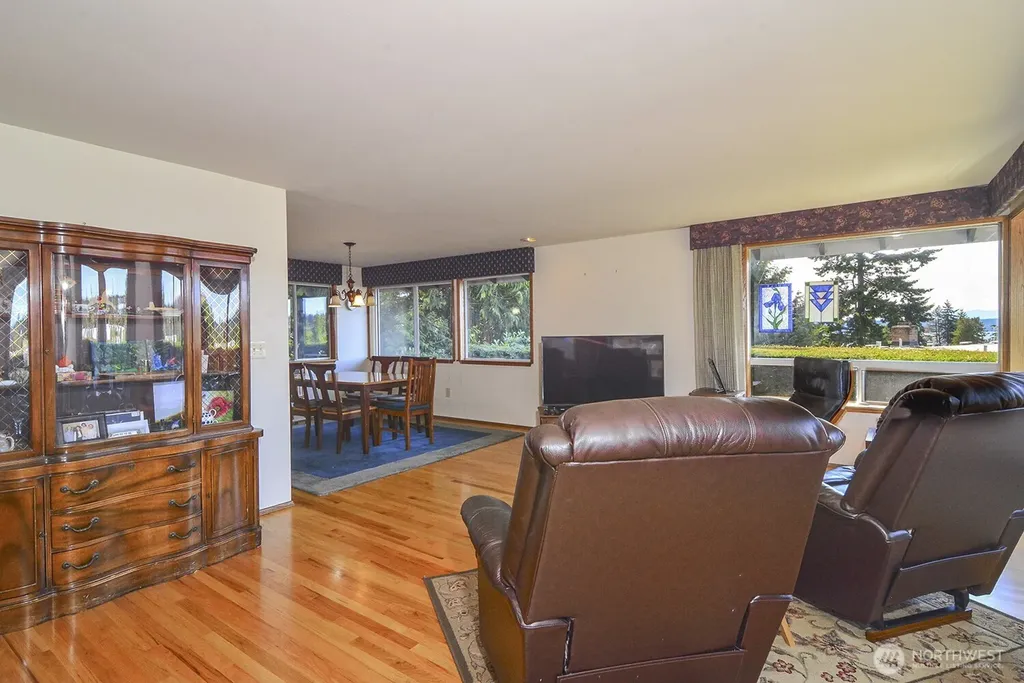 425 SW 183rd Street Normandy Park WA 98166