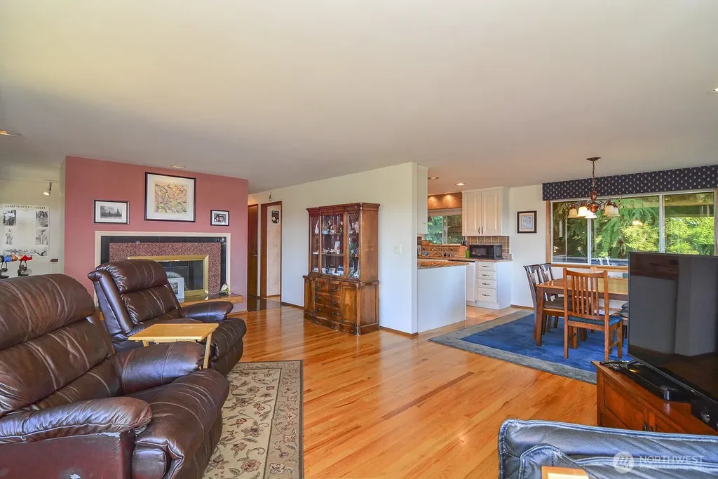 425 SW 183rd Street Normandy Park WA 98166