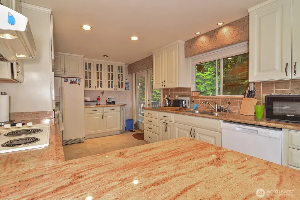 425 SW 183rd Street Normandy Park WA 98166