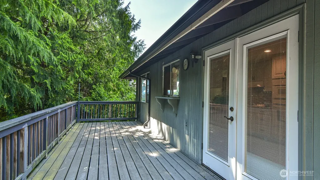 425 SW 183rd Street Normandy Park WA 98166