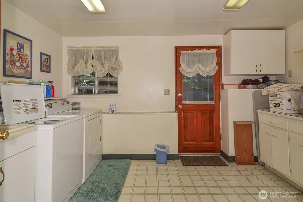 425 SW 183rd Street Normandy Park WA 98166