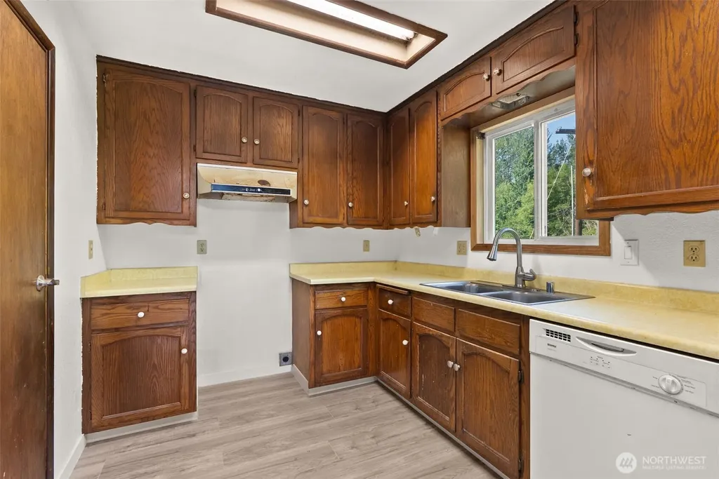 995 Davis Lake Road Morton WA 98356