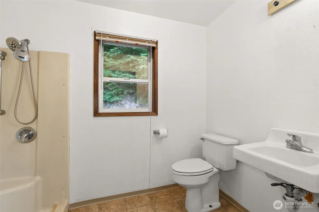 995 Davis Lake Road Morton WA 98356
