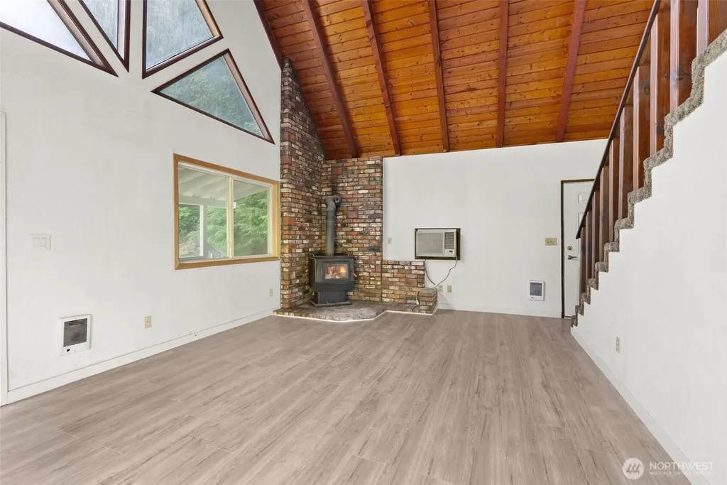 995 Davis Lake Road Morton WA 98356