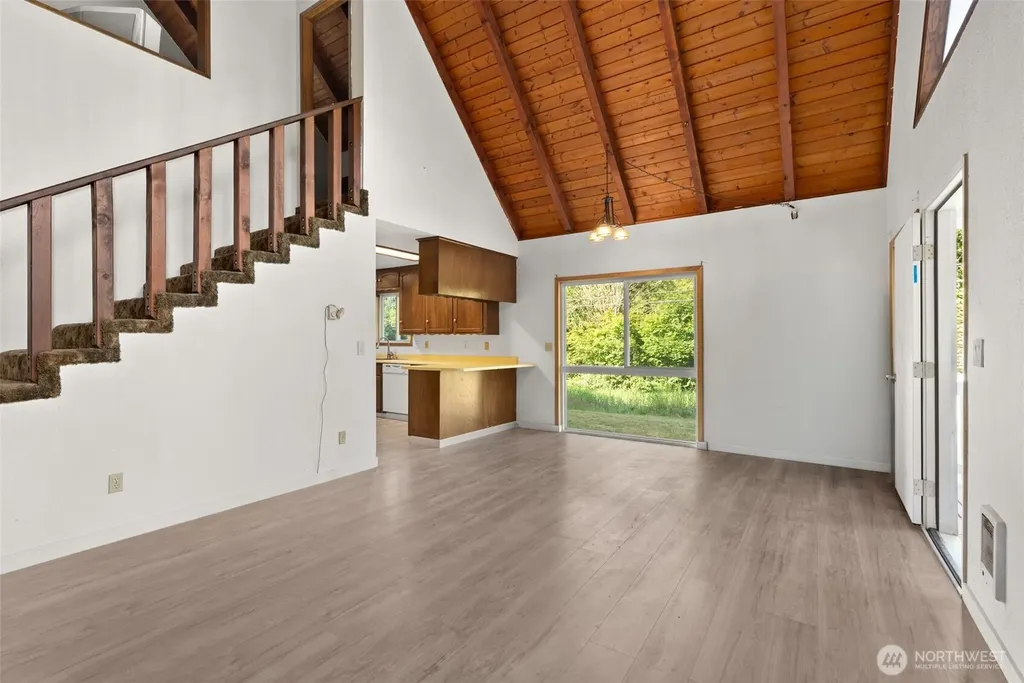 995 Davis Lake Road Morton WA 98356