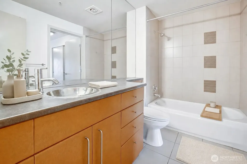 1550 Eastlake Avenue E Seattle WA 98102