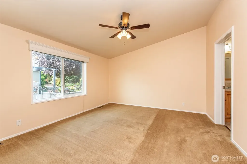 718 W Heritage Loop Sequim WA 98382