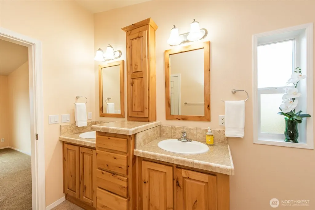 718 W Heritage Loop Sequim WA 98382